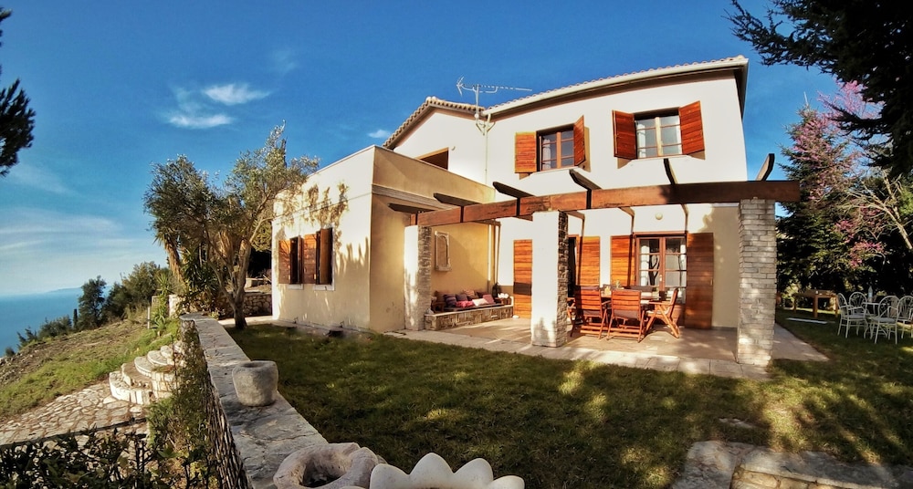 Villa Drimoni — 4-Star Luxury Hotel in Lefkada, Greece