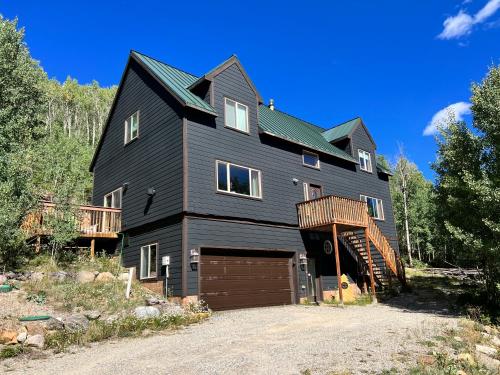 Aspen Ridge Mountain Adventure House — 4-Star Luxury Hotel in Alma, United States