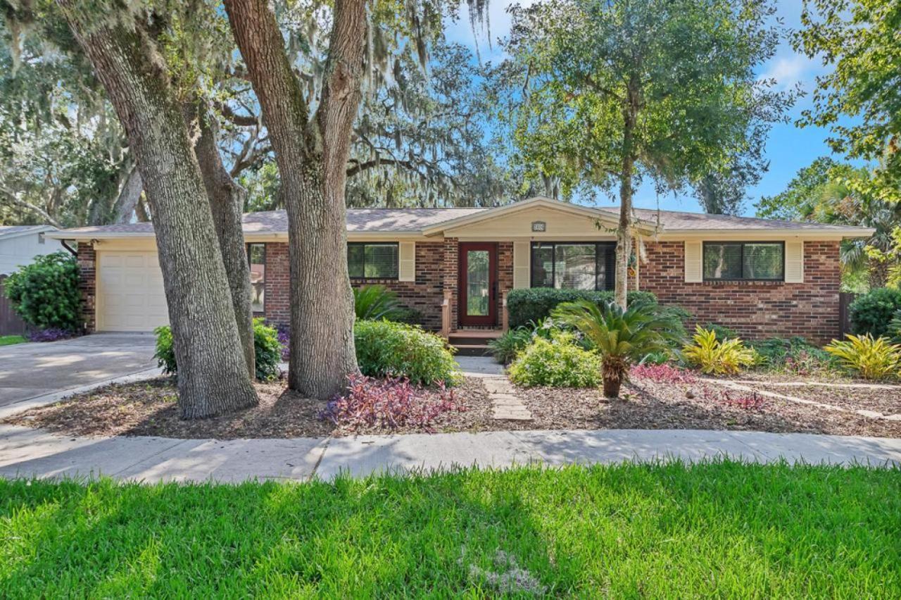 Shady Oaks Breezy retreat w patio & beach access
