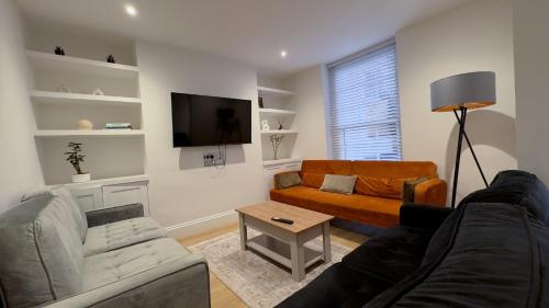 Central London Cosy Modern Home — 4-Star Luxury Hotel in London, United Kingdom