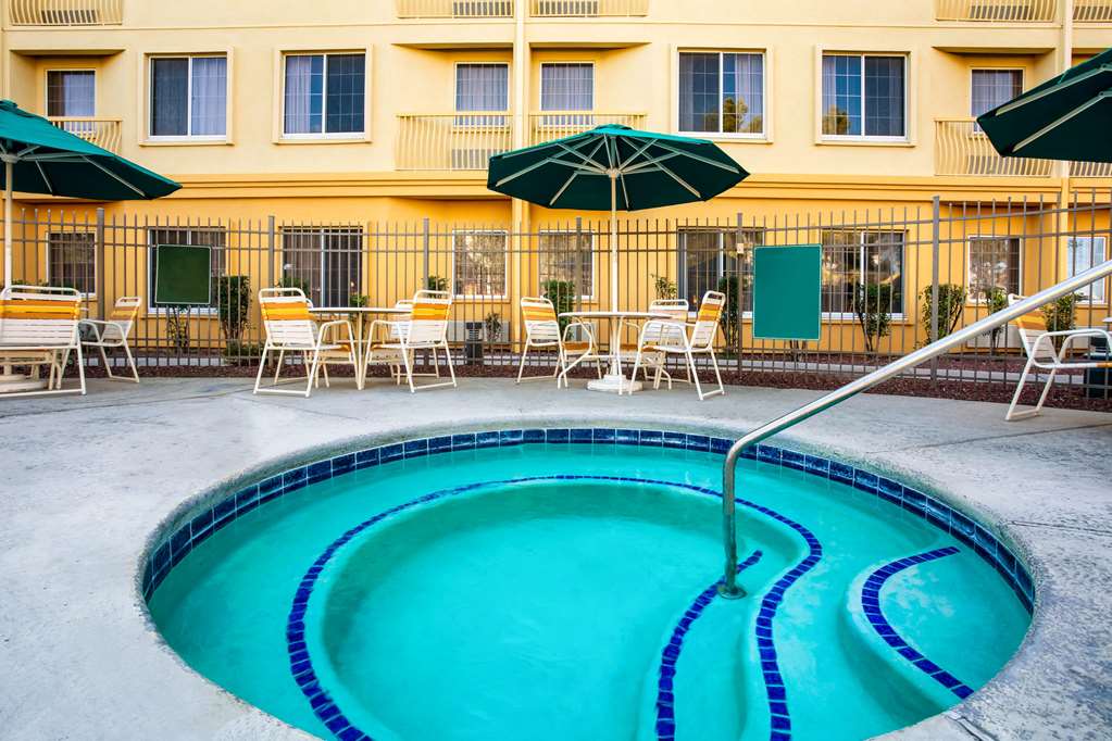 La Quinta Inn & Suites by Wyndham Tucson Airport - photo 7