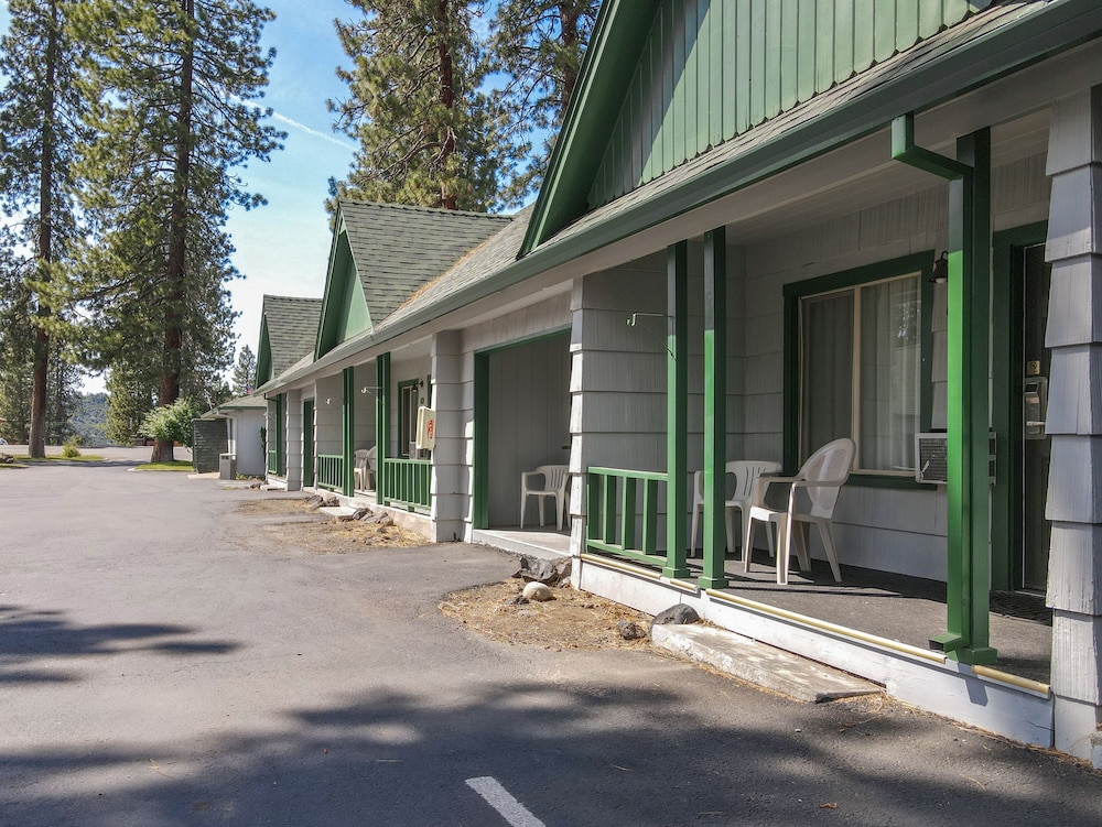 Green Gables Motel & Suites - photo 67