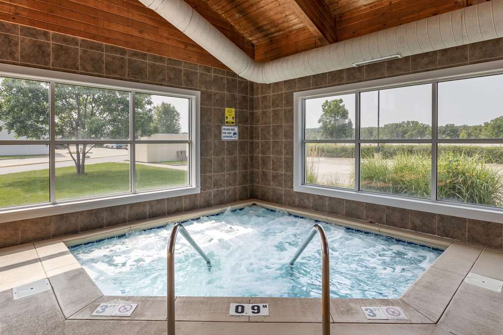 Comfort Suites Coralville I 80 - photo 29
