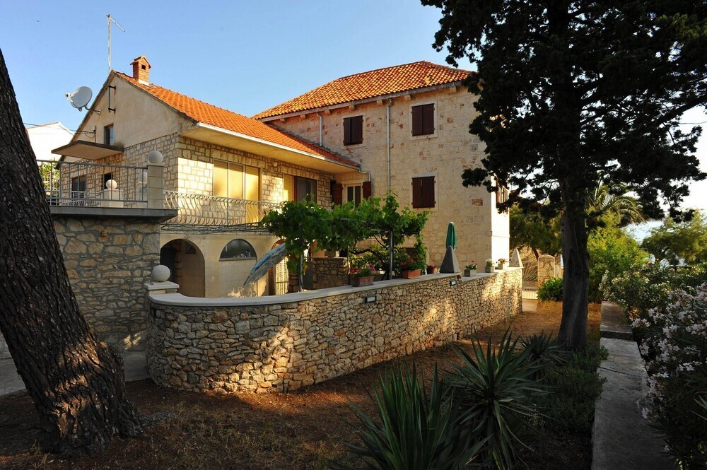 Piv 10 m From Beach SA4 in Sutivan, Croatia