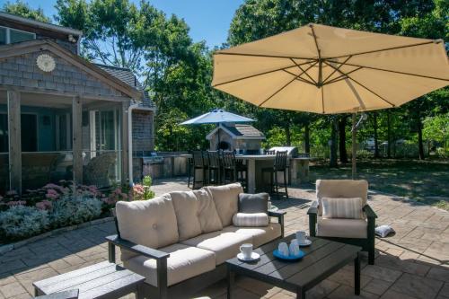 Outdoor Entertaining Re Imagined Enjoy A New Luxury Back Yard — Eastham