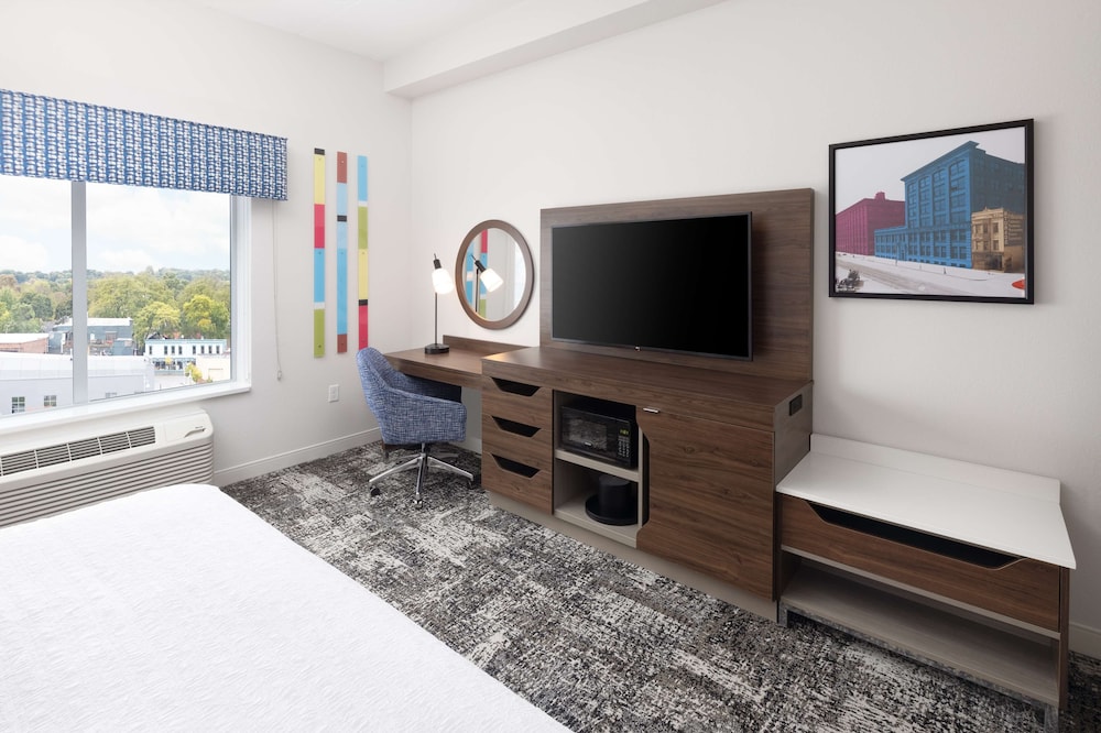 Hampton Inn & Suites by Hilton Rochester Downtown - photo 20