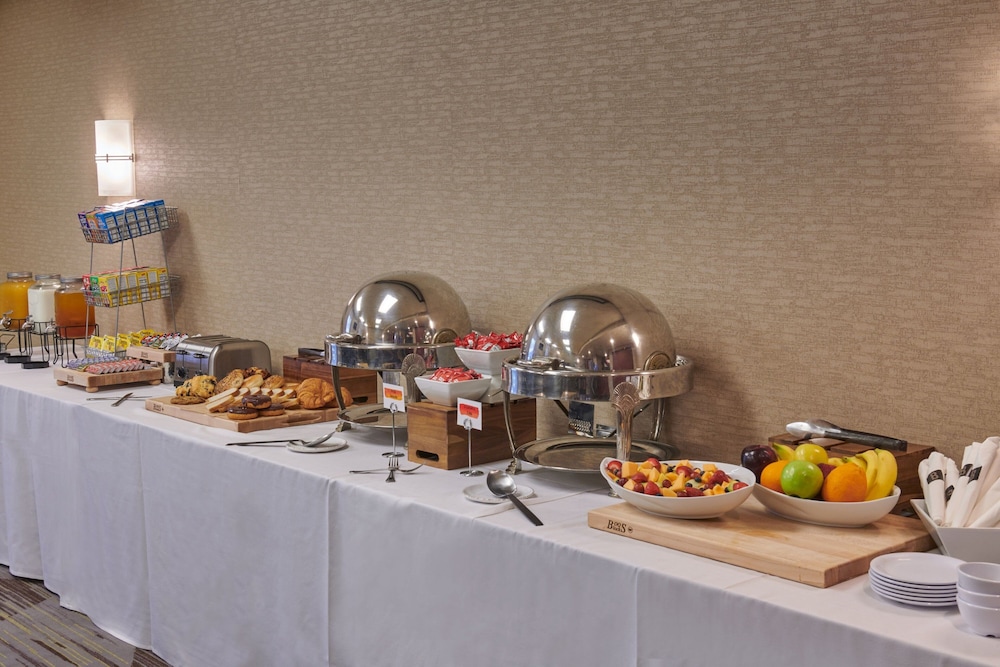 Courtyard by Marriott Detroit Dearborn - photo 18