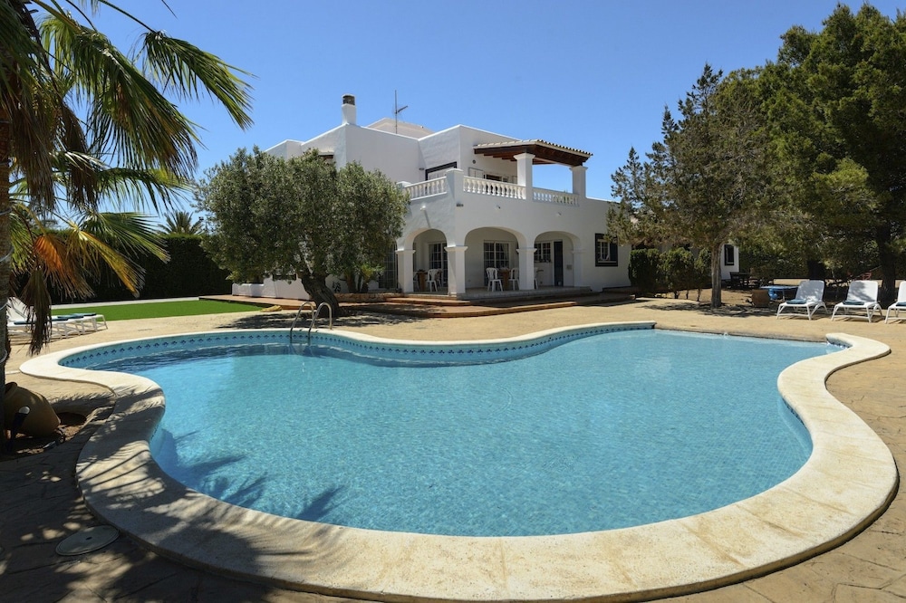 Villa Oasis Ibiza — 4-Star Luxury Hotel in Sant Josep De Sa Talaia, Spain