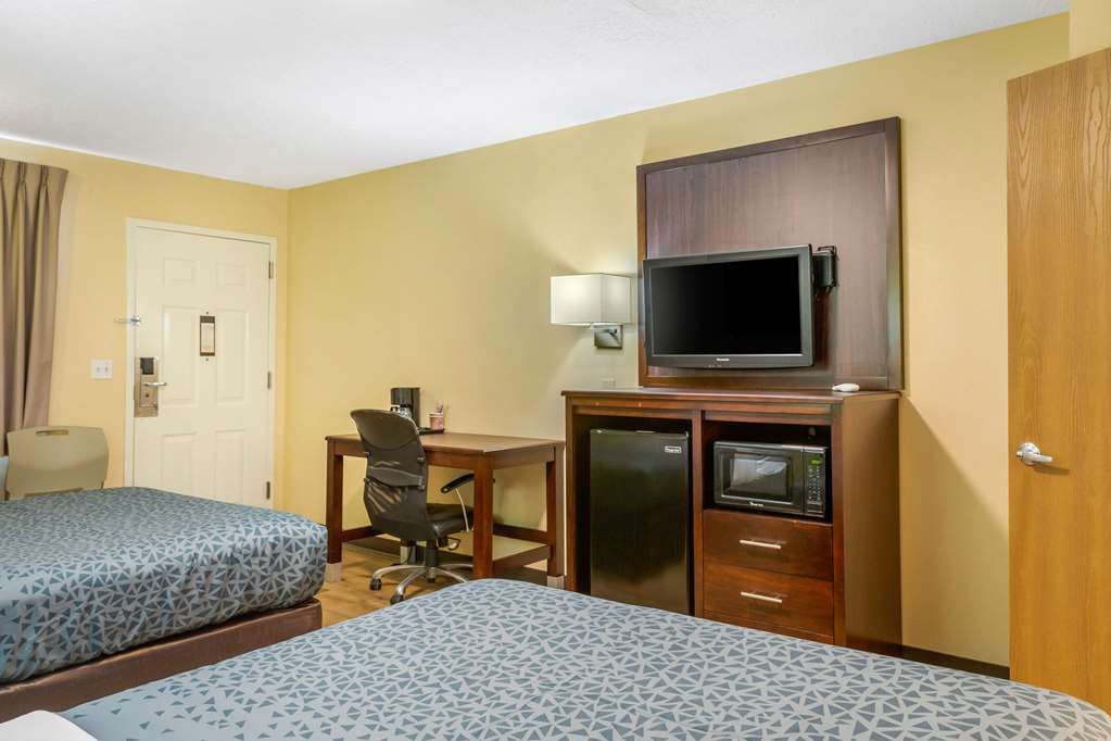 Econo Lodge West Coors Blvd - photo 11