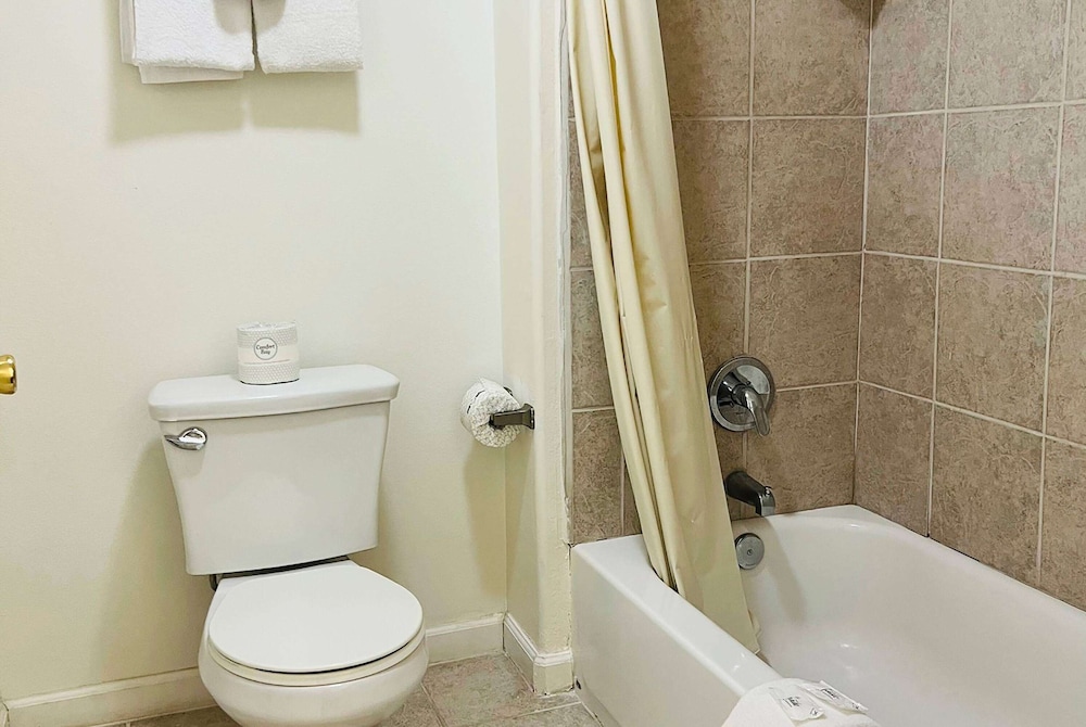 Baymont by Wyndham Ridgecrest - photo 20