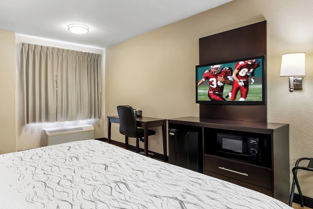 Red Roof Inn PLUS Jacksonville Southpoint - photo 13