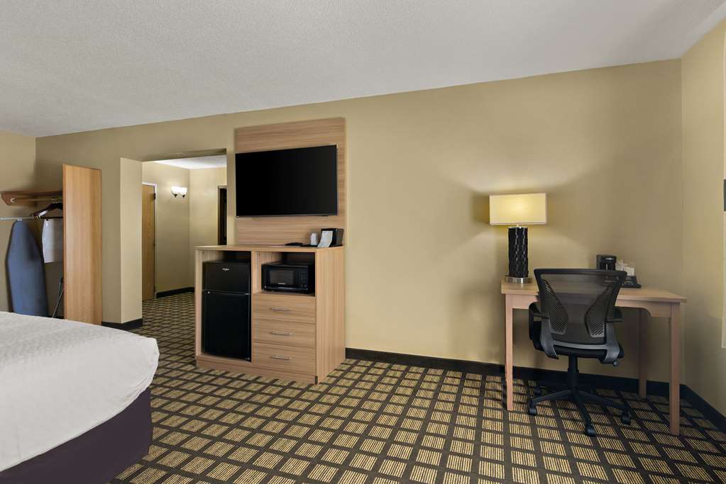 Clarion Pointe Bloomington Normal I 55 University - photo 21