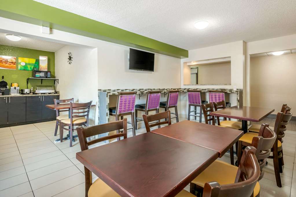 Quality Inn & Suites Leesburg Chain of Lakes - photo 32