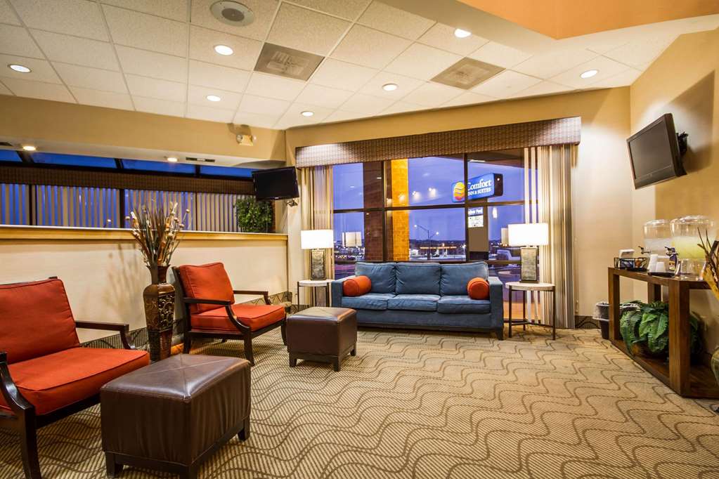 Comfort Inn & Suites Madison Airport - photo 3