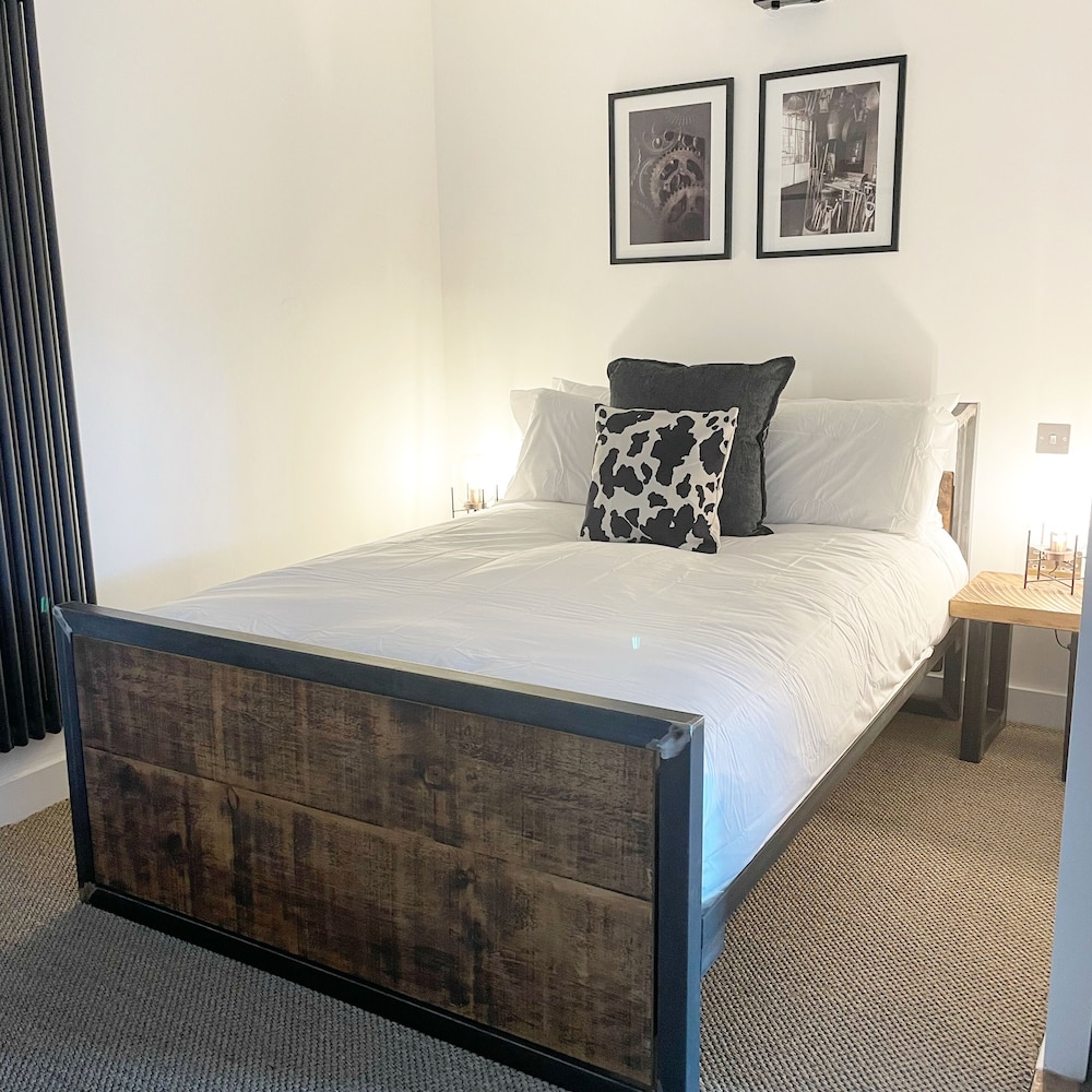Booking Urban Halstead — Halstead — photo 3