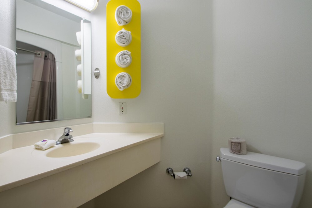 Motel 6 Portland North - photo 17