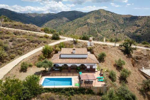 Casa Rural Los Hidalgos — 4-Star Luxury Hotel in Totalan, Spain