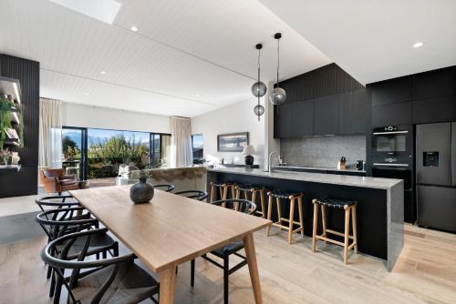 Elegance on Warren in Wanaka, New Zealand