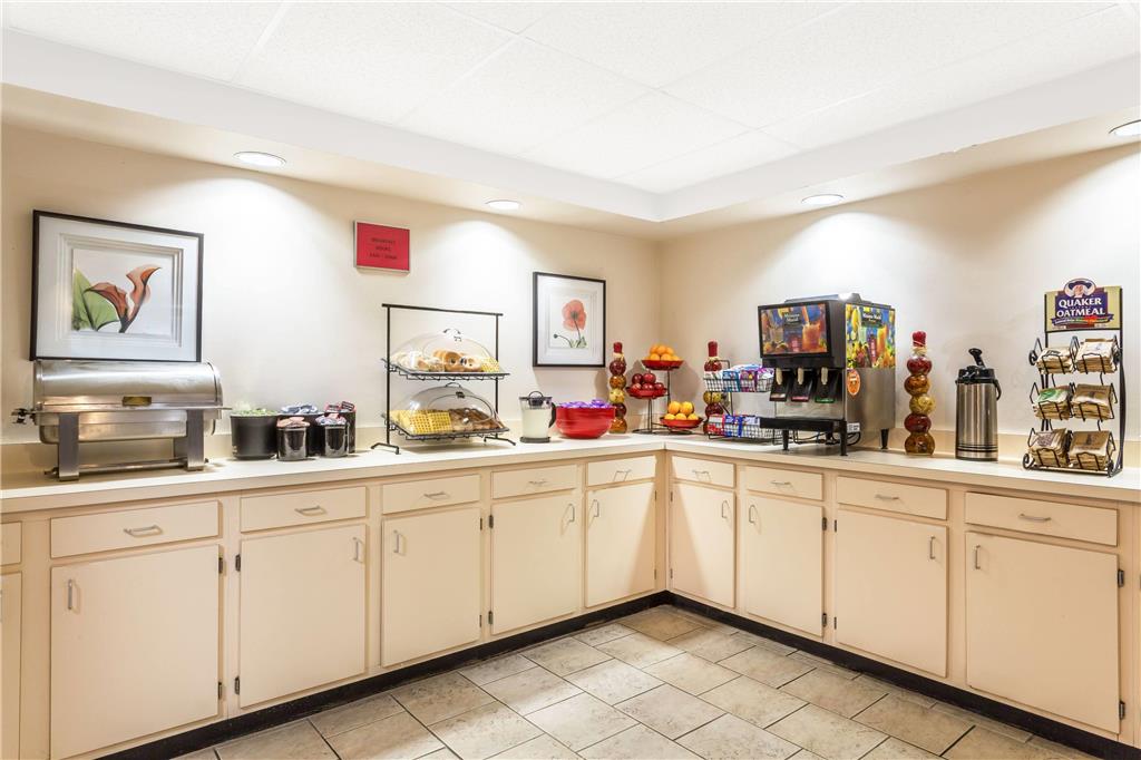 Ramada by Wyndham Luling - photo 18