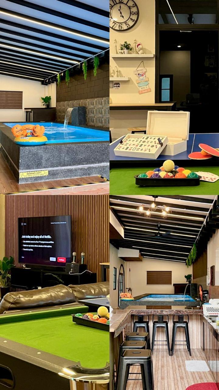 Villa Klebang Beach 25Pax 6Bedroom Indoor Pool Full AirConditioned near TOWN — 4-Star Luxury Hotel in Malacca, Malaysia