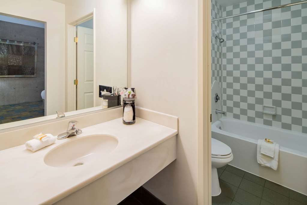La Quinta Inn & Suites by Wyndham Irvine Spectrum - photo 26