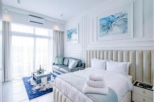 Menlyn Maine Luxury Apartments 11th & 14th floor with Balcony — 4-Star Luxury Hotel in Pretoria, South Africa