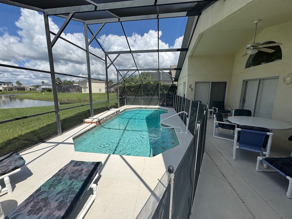 Sunset Villa Your Gateway to a Magical Florida Vacation — 4-Star Luxury Hotel in Kissimmee, United States