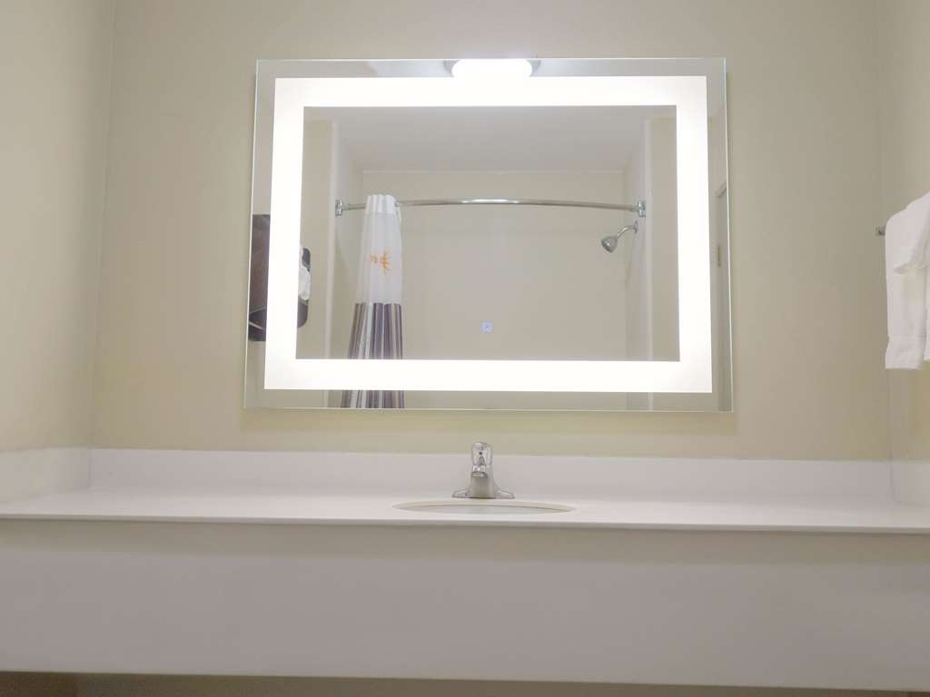 La Quinta Inn & Suites by Wyndham Corpus Christi Northwest - photo 12