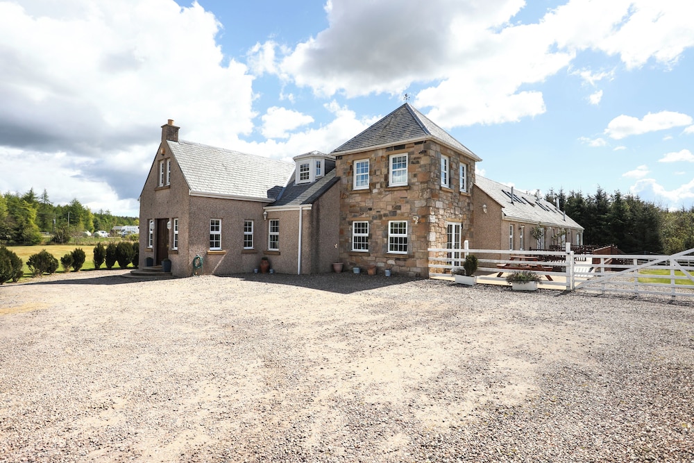 Greenknowes Entire Private Estate — hotel in Kelty