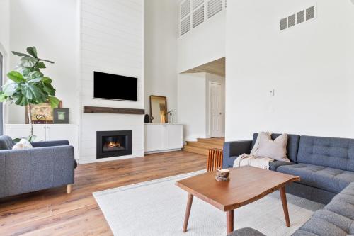 Lovely 3 Bedroom Wintergreen Retreat w Sauna — 4-Star Luxury Hotel in Collingwood, Canada