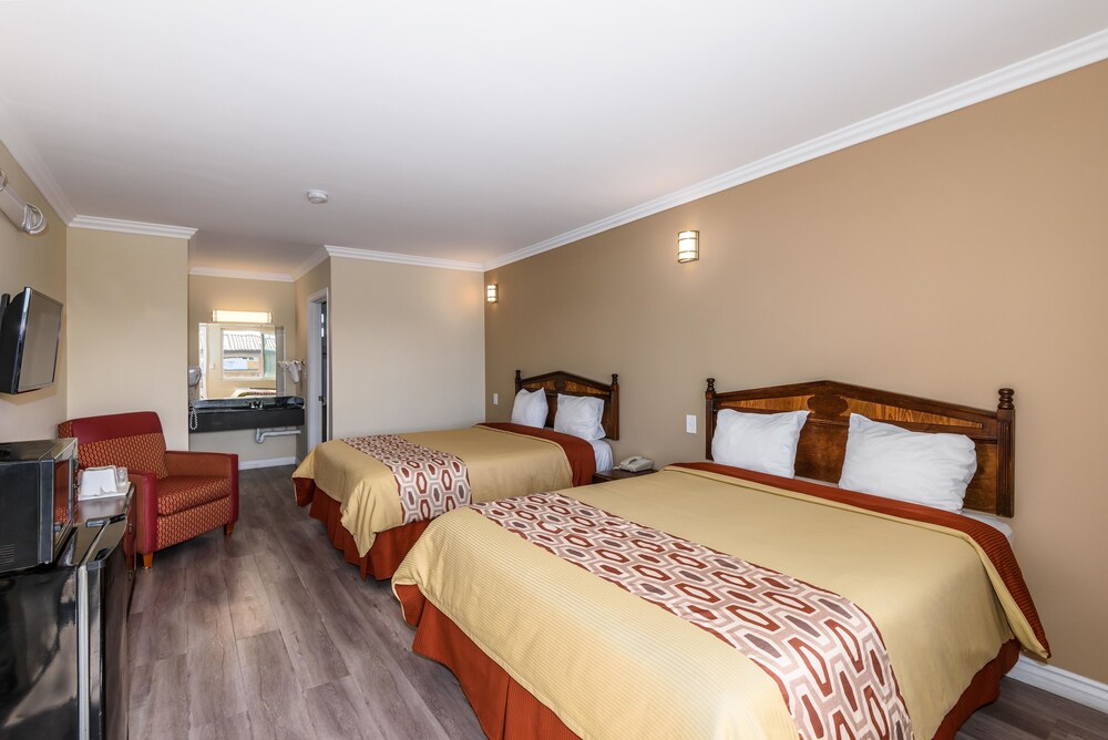 Sea Rock Inn Los Angeles - photo 14