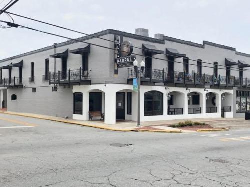 Eagle's Roost Retreat Near GSU — 4-Star Luxury Hotel in Statesboro, United States