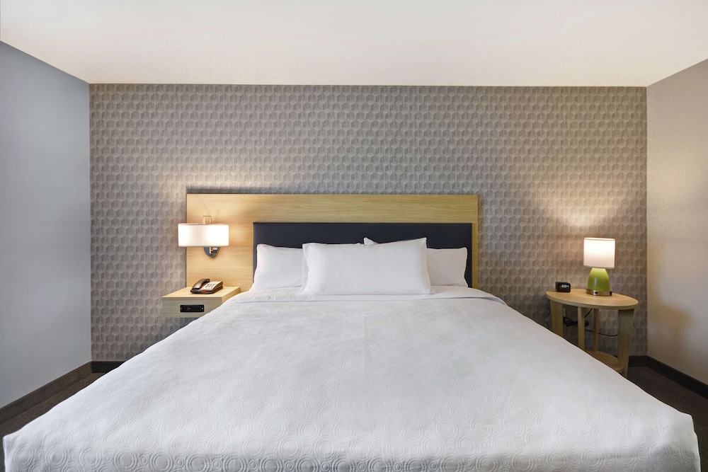 Home2 Suites by Hilton Grand Rapids North - photo 15