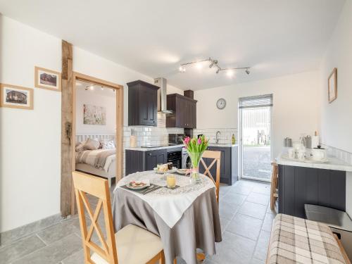 Pightle Cottage — 5-Star Luxury Hotel in Poringland, United Kingdom