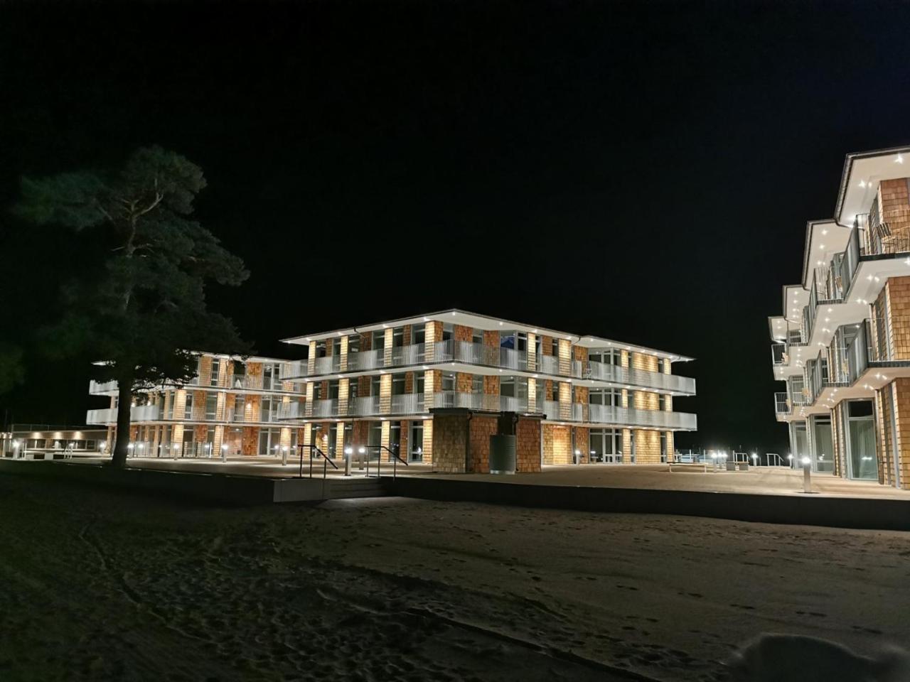 Lägenhet på stranden i Åhus med havsutsikt och bastu samt relax — 4-Star Luxury Hotel in Ahus, Sweden