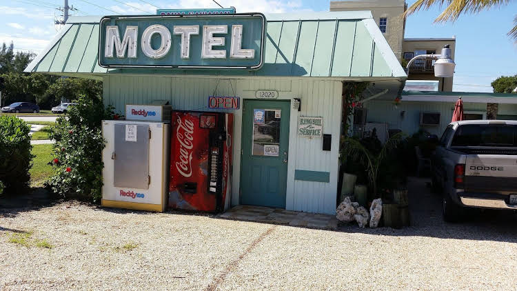 Royal Hawaiian Motel Botel - photo 3