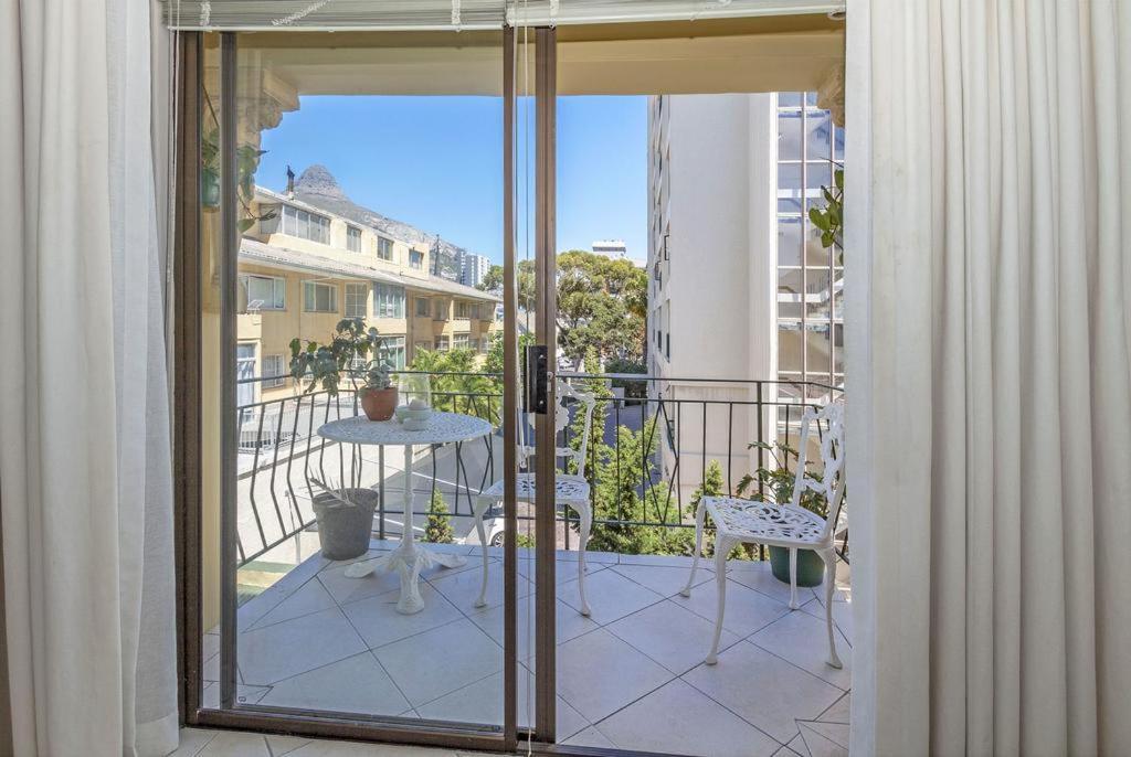 5 Oceantides Cosy Sea Point Apartments