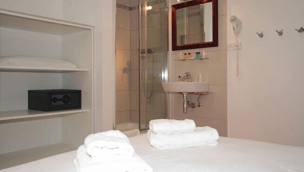 Hostal Y Apartamentos Ripoll 11020220 — Ibiza