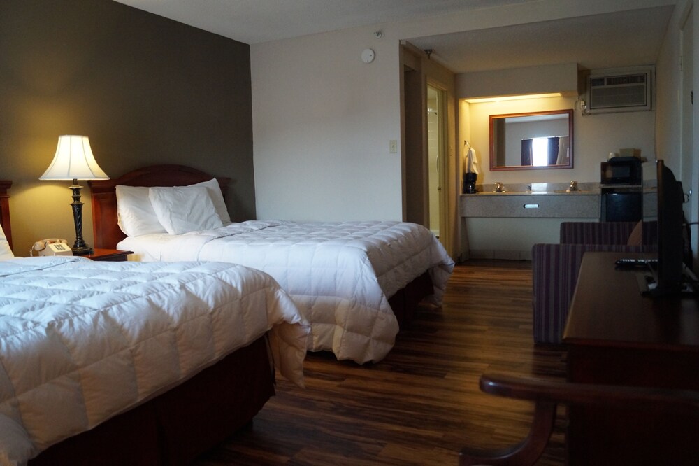 Bear Mount Inn & Suites - photo 9