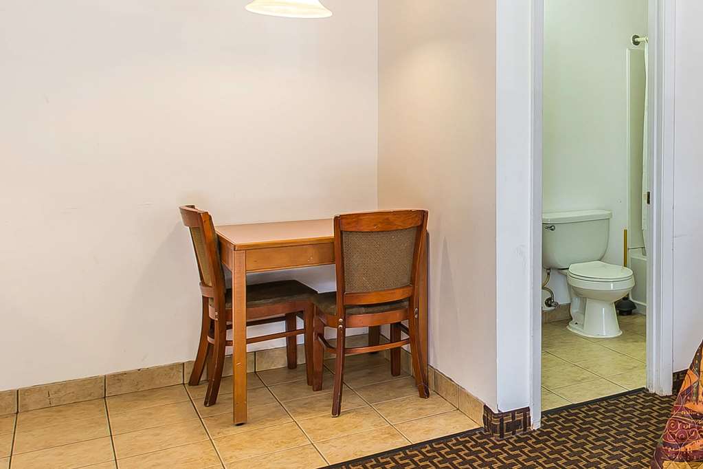 Suburban Extended Stay Abercorn - photo 24