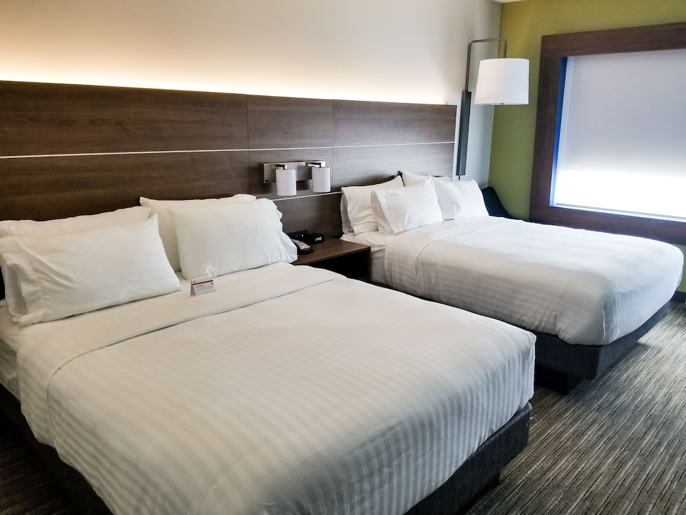Holiday Inn Express & Suites Charlotte NE University Area by IHG - photo 12