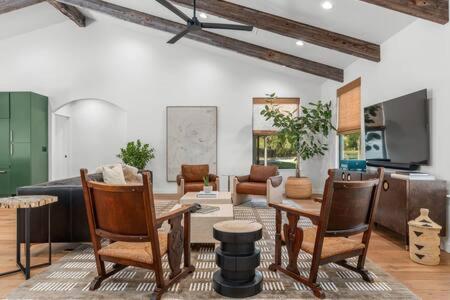 Casa Alegre luxurious home with hot tub — 4-Star Luxury Hotel in Fredericksburg, United States