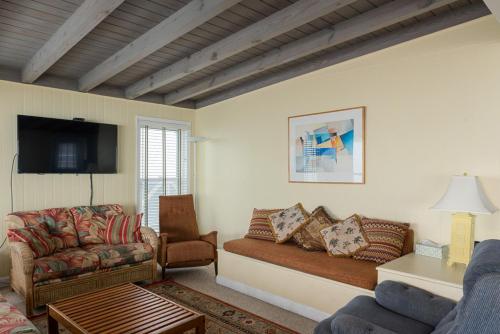 Admiral's Quarters by Oak Island Accommodations - photo 10