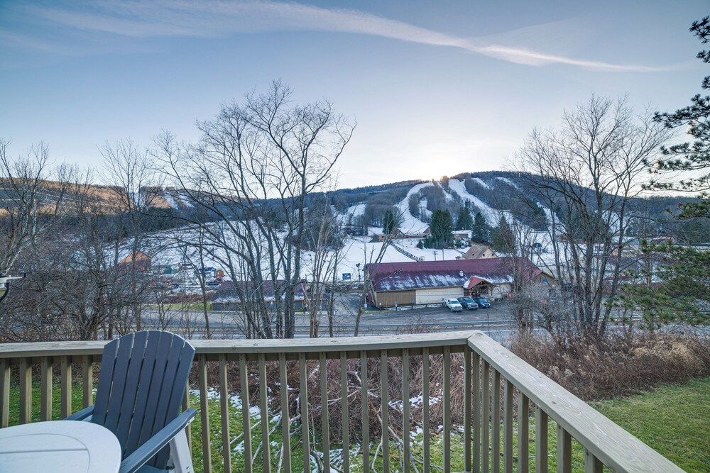 Chic Greek Peak Ski Resort Townhome w Balconies - photo 9