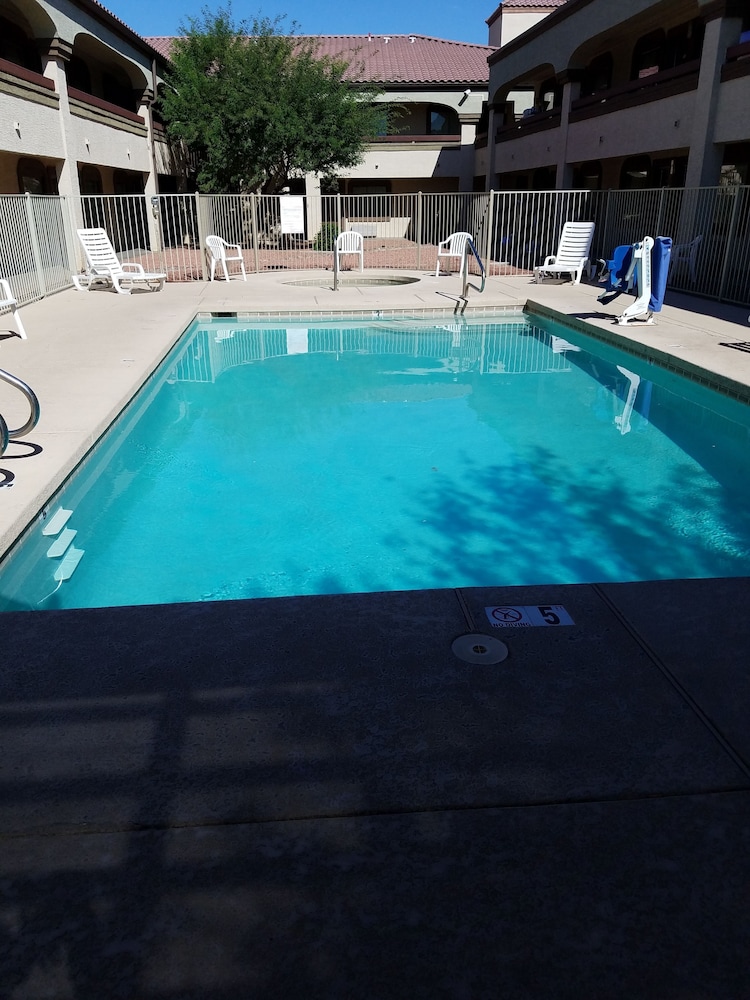 Premier Inns Tolleson - photo 35