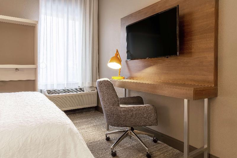 Hampton Inn Rockford - photo 46