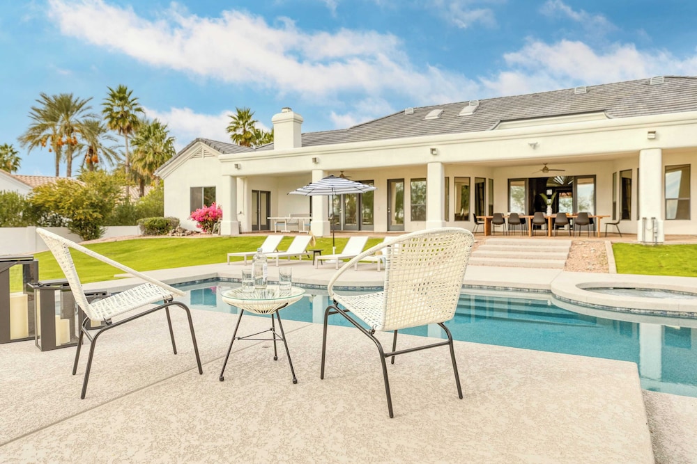 Sunridge by Avantstay Glorious Scottsdale Estate w Pool Hot Tub Ping Pong & Pool Table - photo 4