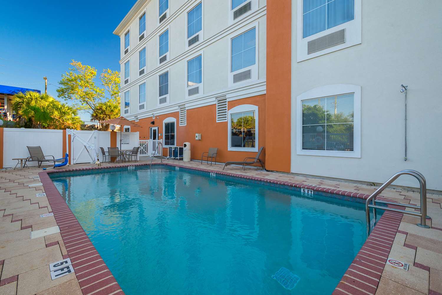 Comfort Inn and Suites Maingate South - photo 10