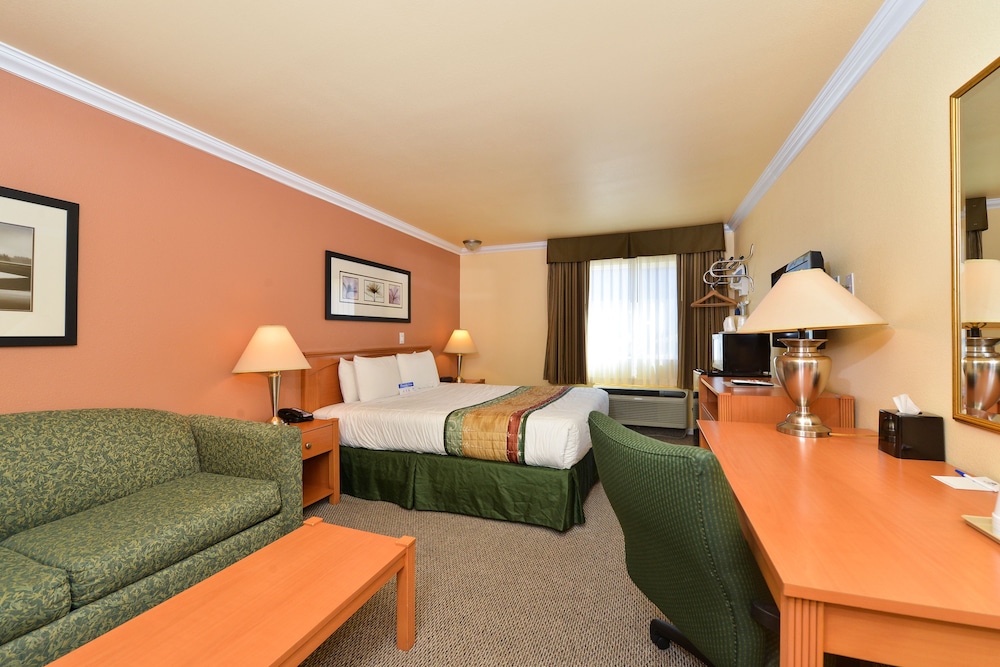 Inn By The Sfo - photo 9