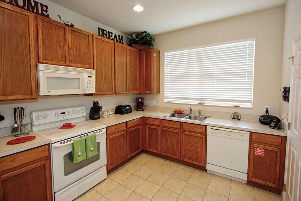 2633 Trafalgar Village - photo 11